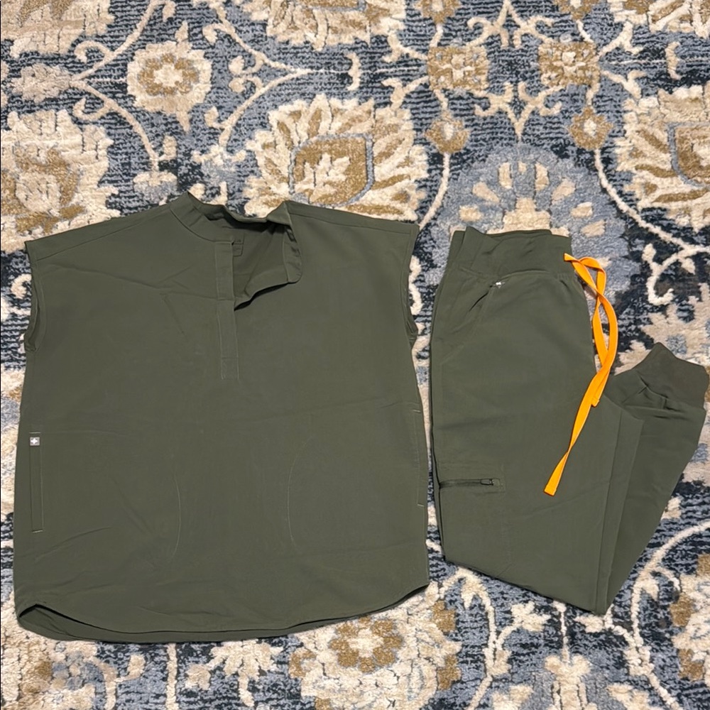 Figs Moss Scrub Top Rafaela top XS and Zamora joggers XS/P.